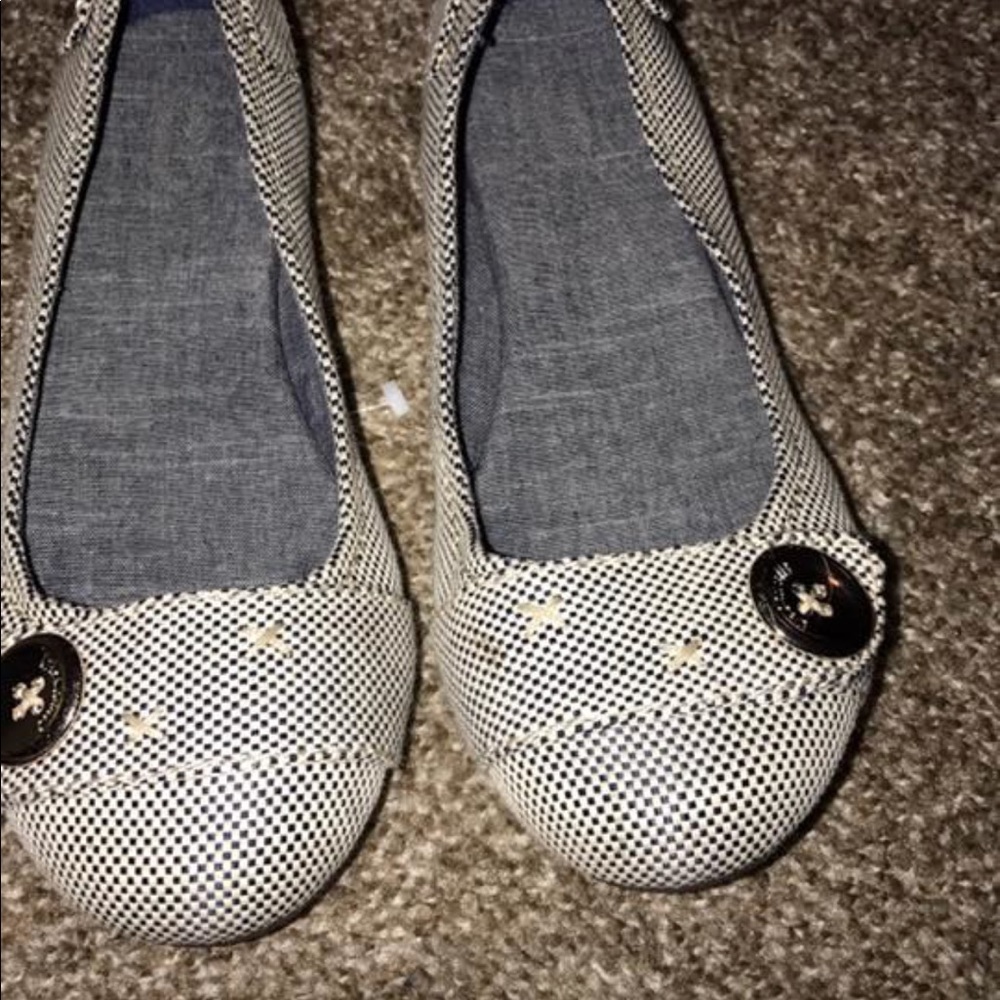 Size 6 flats